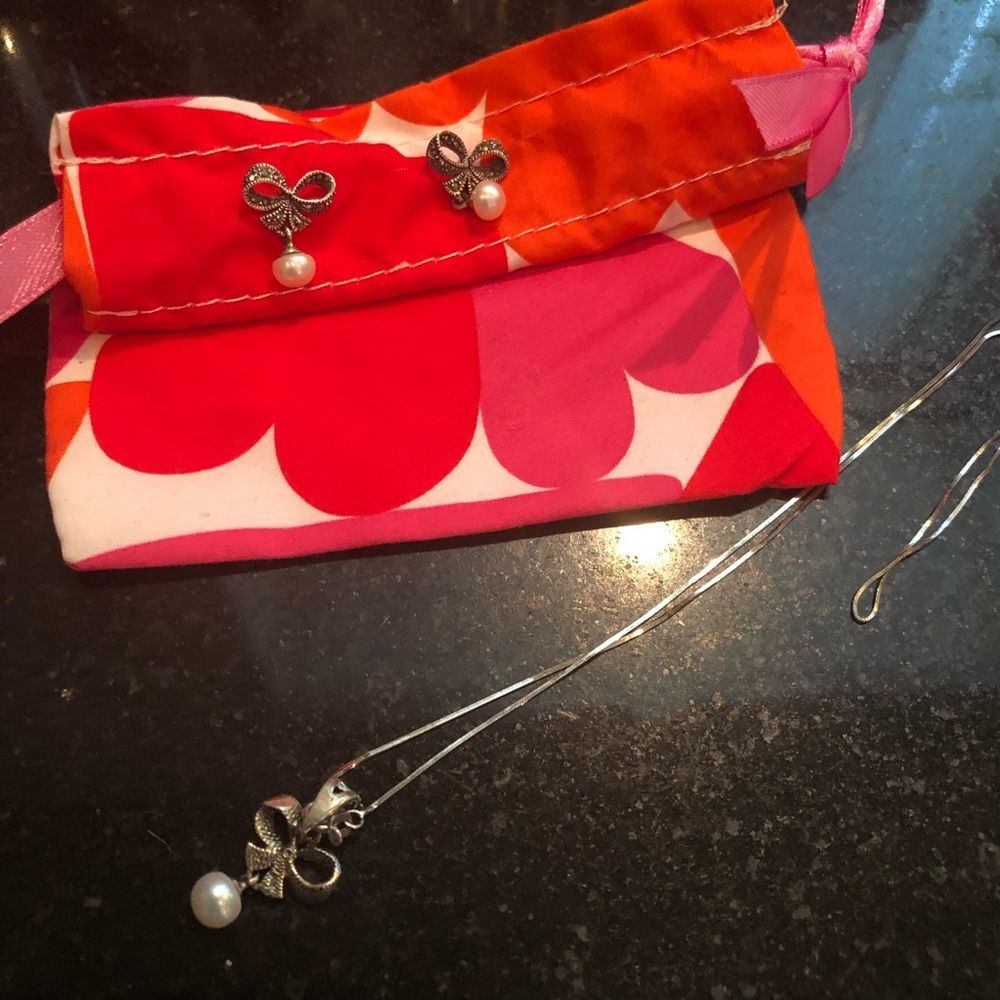 Silver (925) & pearl bow necklace and earring set